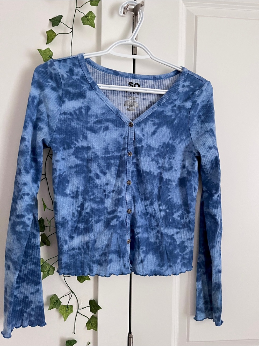 SO Blue Tie-Dye Ribbed Button-Front V-Neck Long Sleeve Top